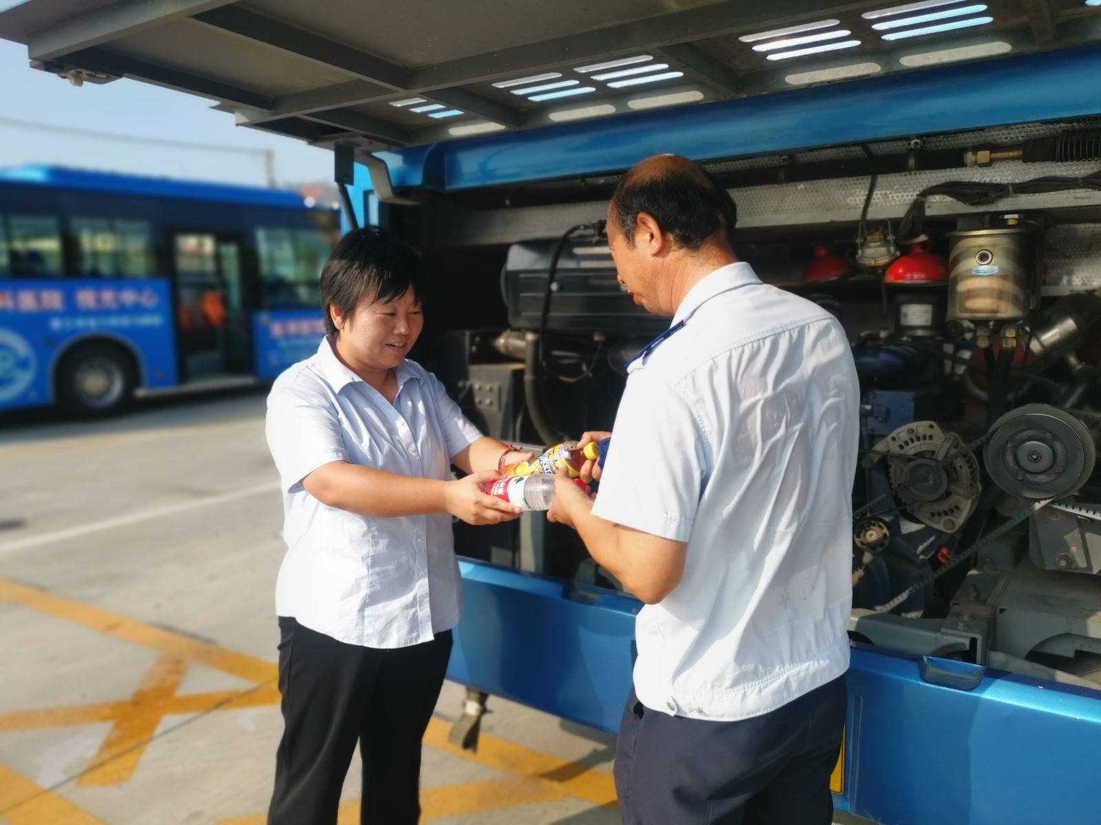 炎炎夏日送清涼，滴滴關懷暖人心